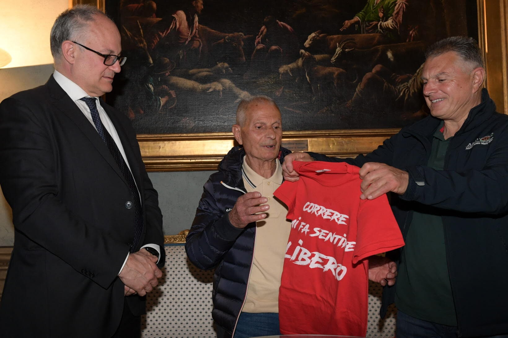 Sindaco Gualtieri e Assessore Onorato premiamo il recordman 90enne Antonio Rao