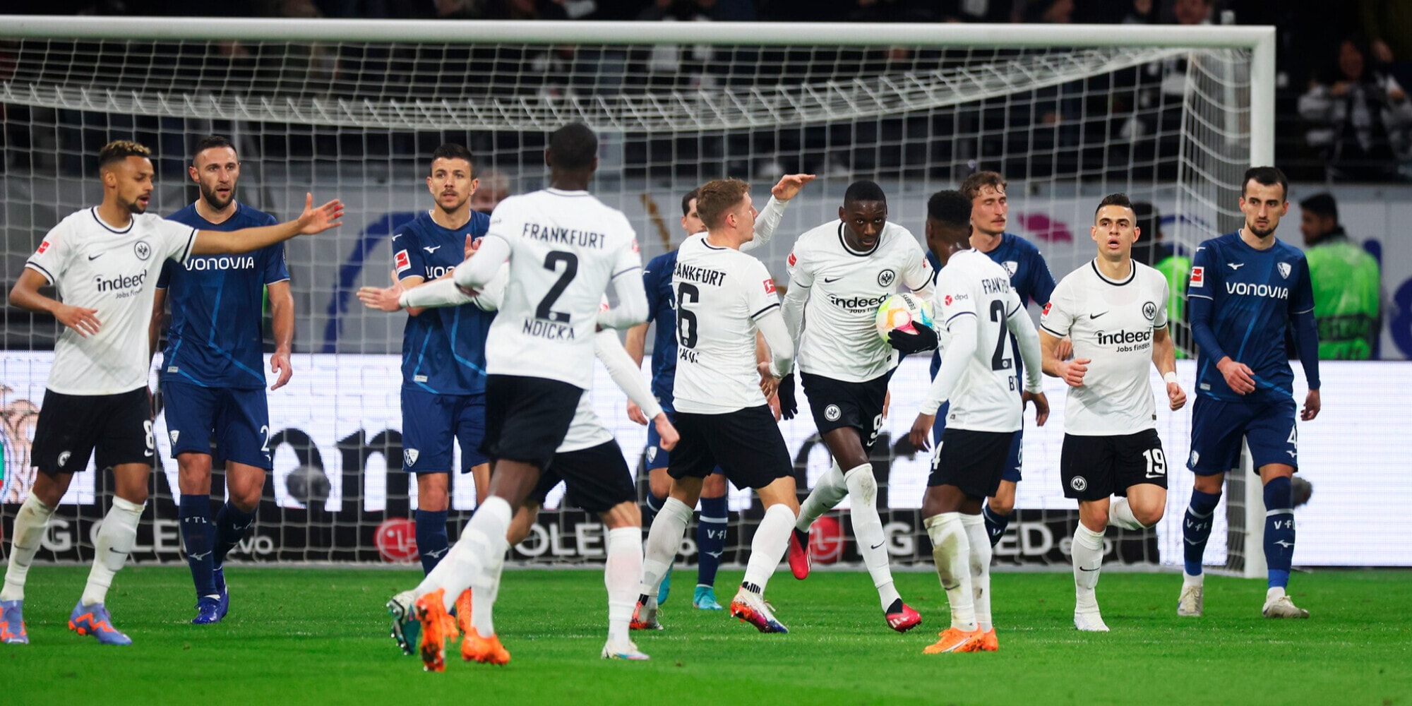 Kolo Muani salva l'Eintracht Francoforte: solo 1-1 con il Bochum