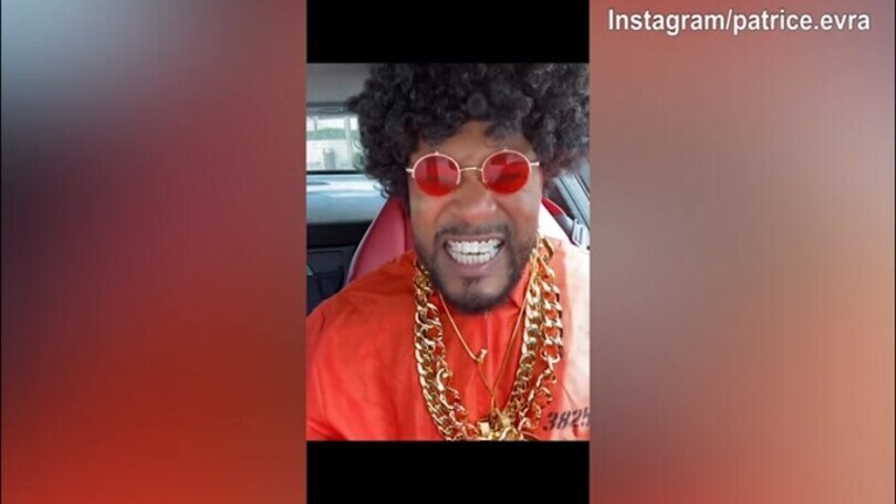 Lunedì mattina, Evra scatenato con "Sweet Dreams"