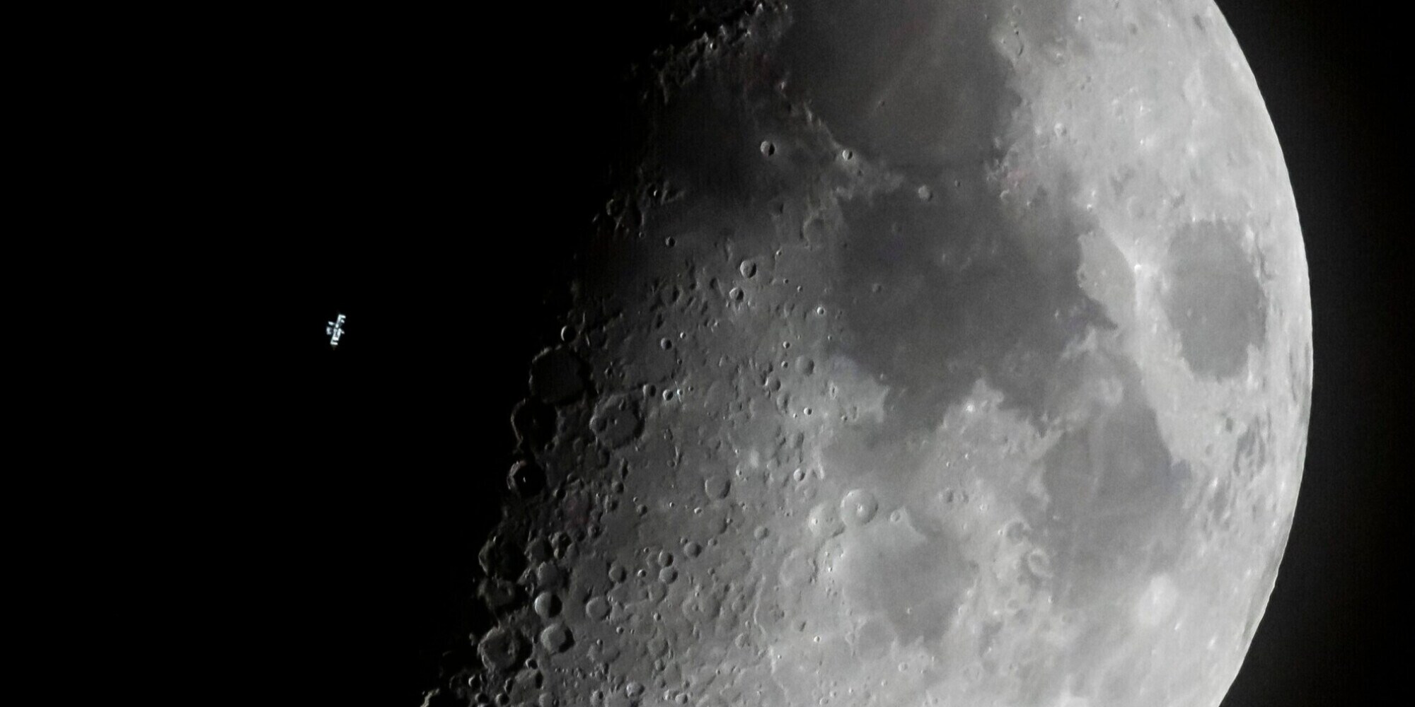 Una donna e tre uomini viaggeranno intorno alla Luna: chi sono e quando