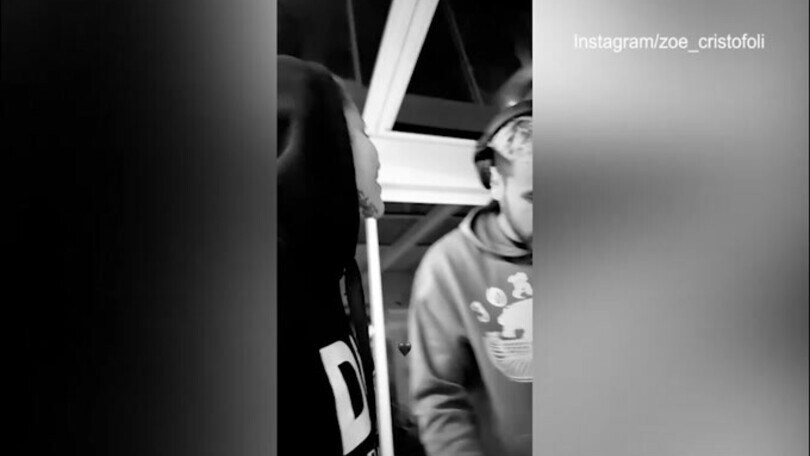 Theo Hernandez si diverte: sorrisi e dj set in casa con Zoe