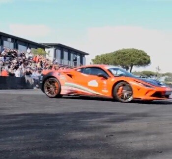 Ferrari, Fabio Barone presenta la livrea della F8 Tributo