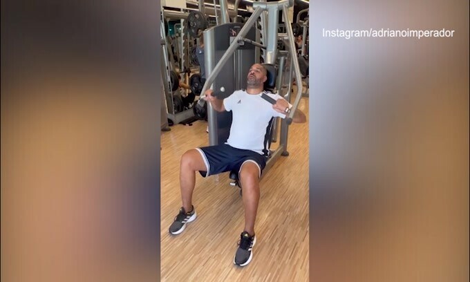 Dieta e palestra, l'Imperatore perde peso