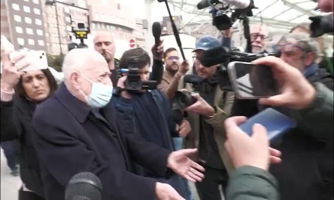 Berlusconi, Confalonieri perde le staffe: "Avete rotto..."