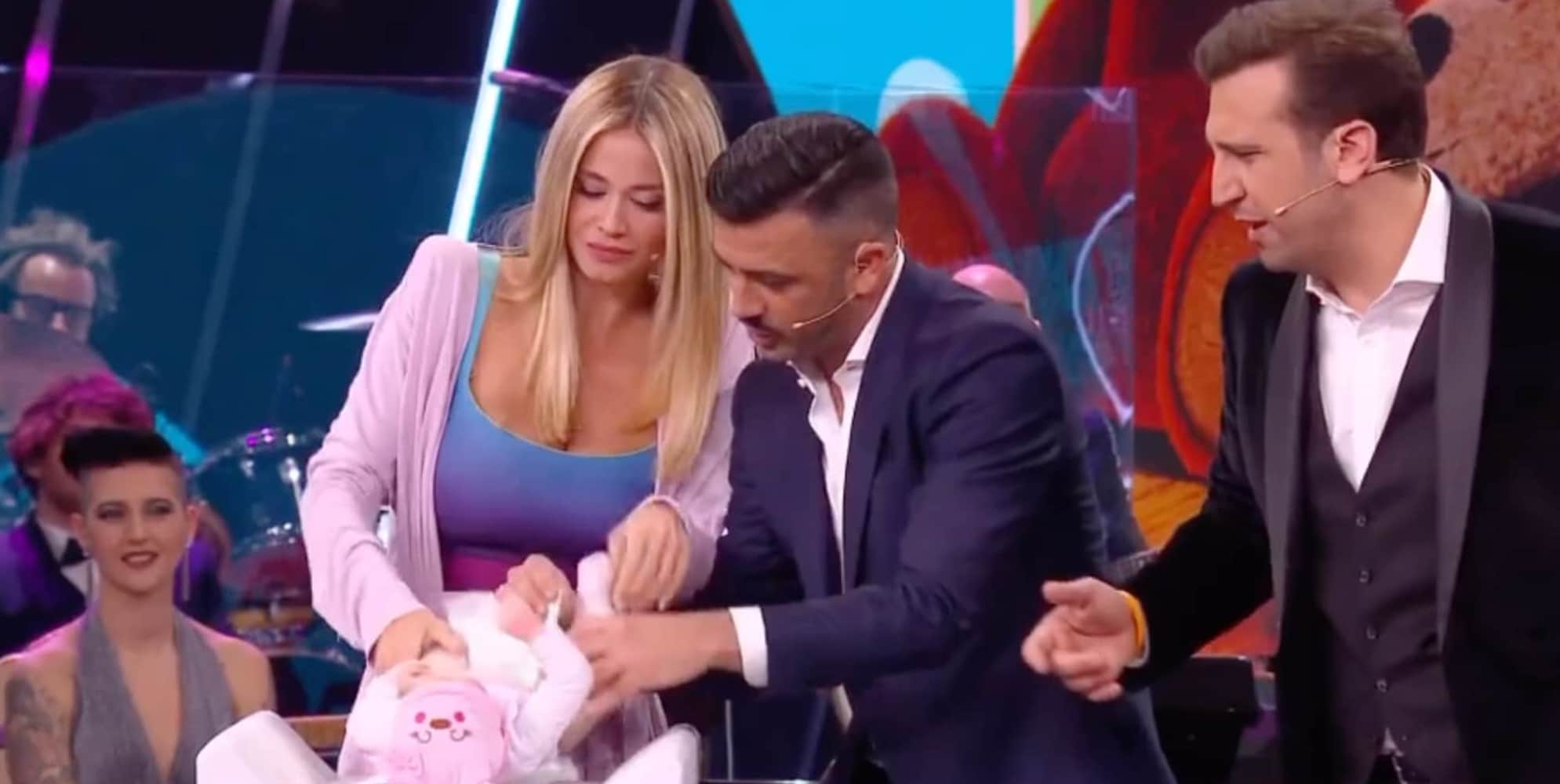 Diletta Leotta a Felicissima Sera, tra voglie e pannolini: prove da mamma