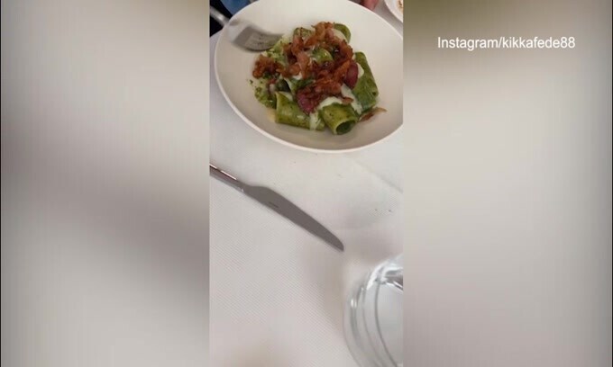 Baci e buon cibo: il pranzo della famiglia Pellegrini & Giunta è top!