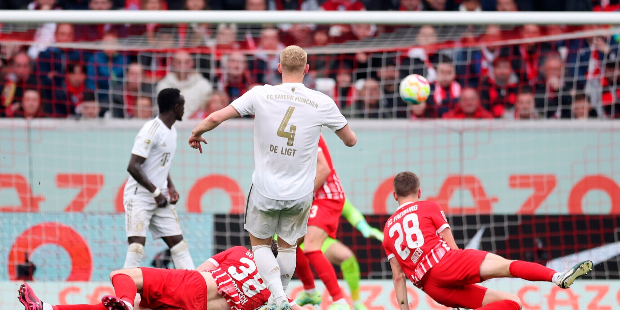 Bayern, De Ligt stende il Friburgo: gol pazzesco! Tuchel a +2 sul Dortmund