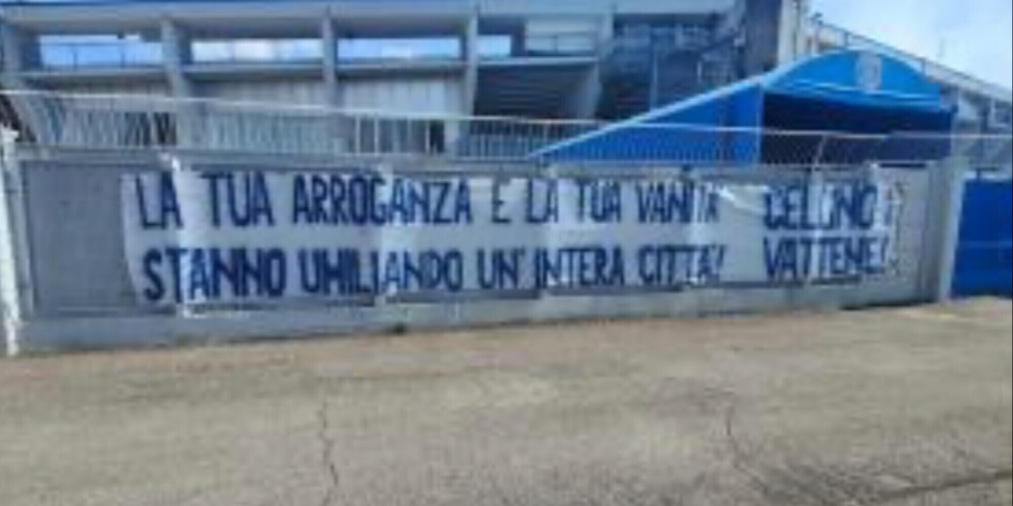 Brescia, i tifosi contestano Cellino: “Stai umiliando la città”