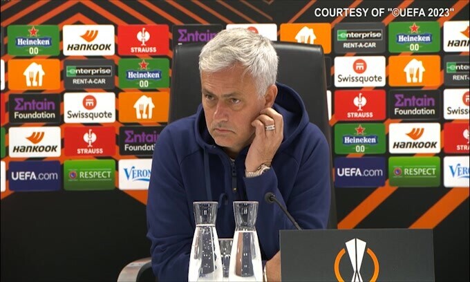 Mourinho: "Rinnovo Smalling? Matrimonio perfetto, ma io sono io"