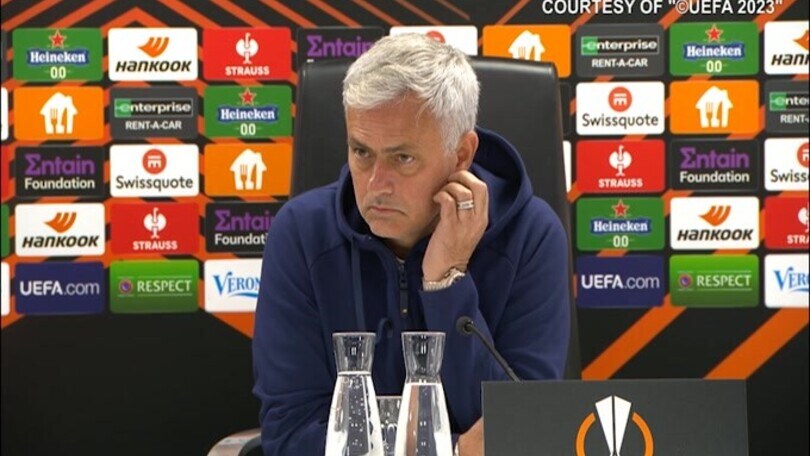 Mourinho: "Rinnovo Smalling? Matrimonio perfetto, ma io sono io"
