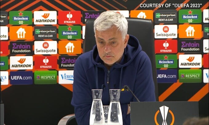 Mourinho: "L'Europa League possiamo vincerla, ma non siamo i più forti"
