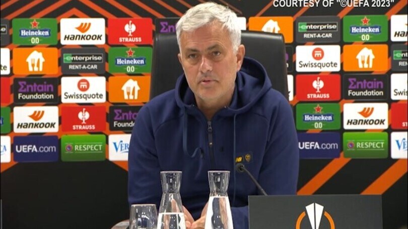 Mou punge il Feyenoord: "Guardo la coppa a Trigoria e penso a loro.."