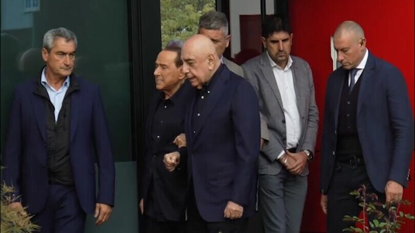 Nuovo bollettino su Silvio Berlusconi: "Quadro in miglioramento costante"