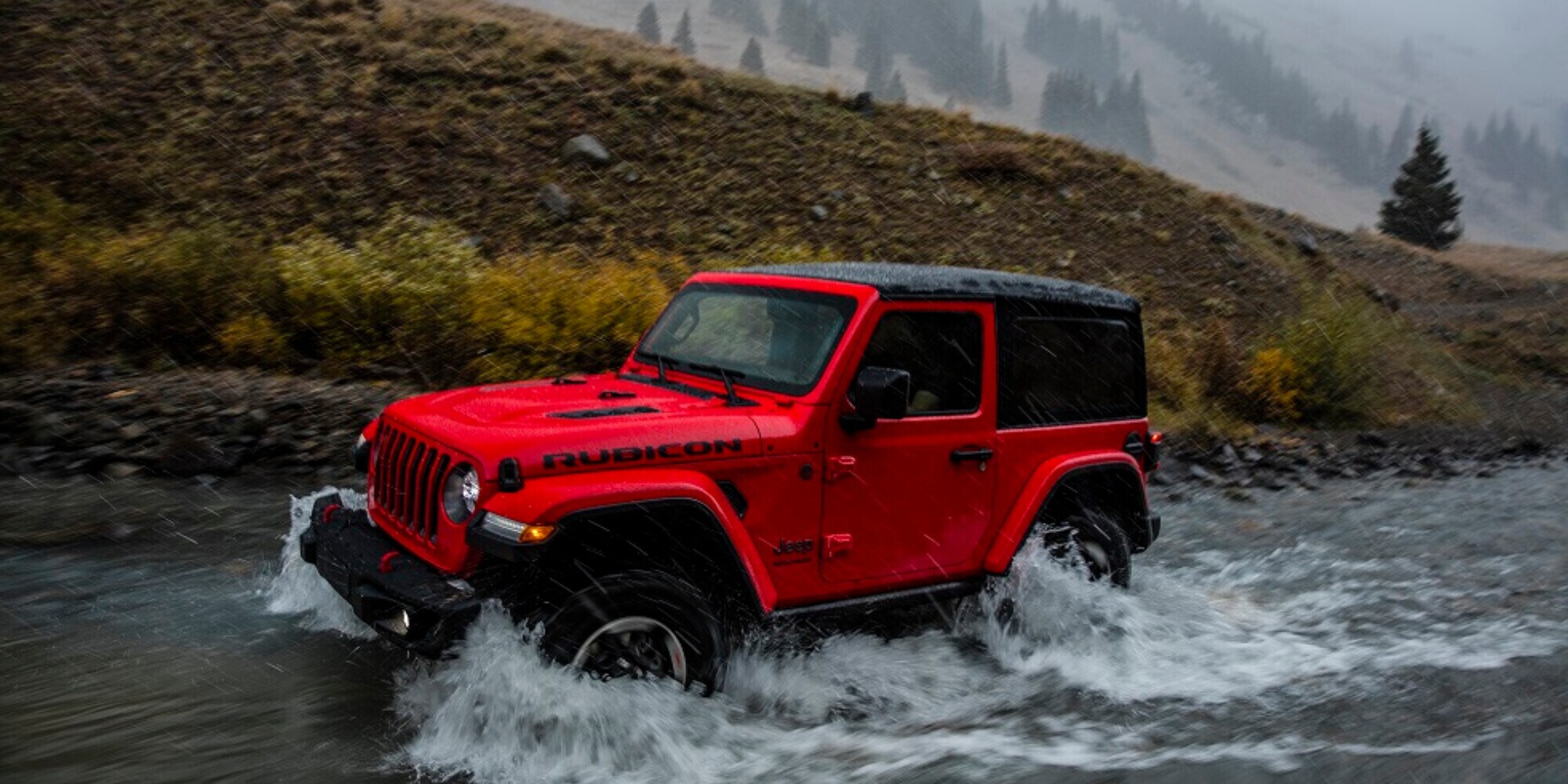 Rischia di affogare, si salva grazie alla... Jeep Wrangler!