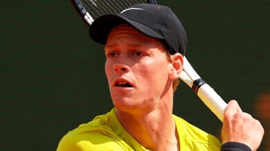 Tennis, Sinner batte Hurkacz in rimonta: è ai quarti a Montecarlo