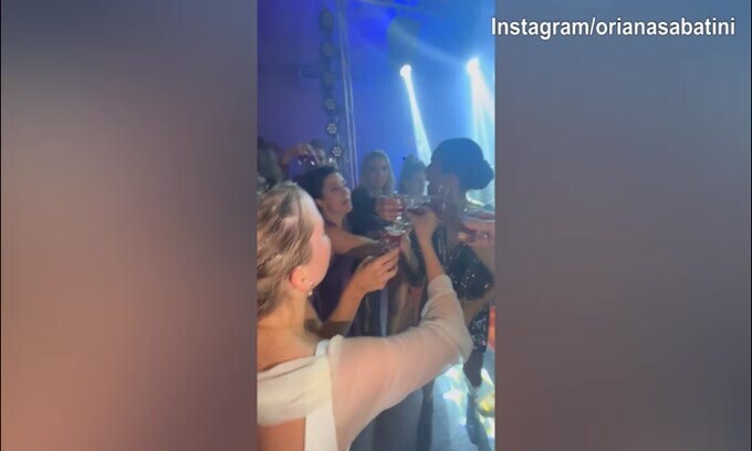 Festa in discoteca per lady Dybala