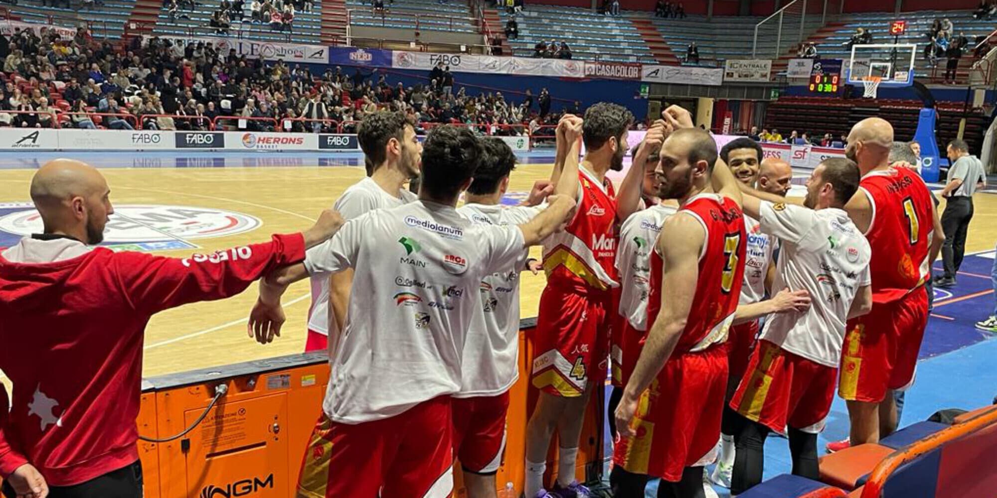 Oleggio Magic Basket: secondo quarto fatale per gli Squali