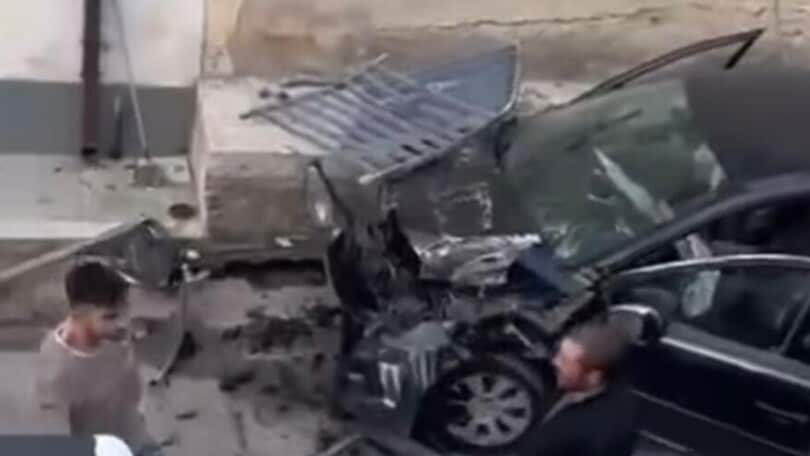Sfonda la ringhiera e cade giù dal ponte con la Puegeot
