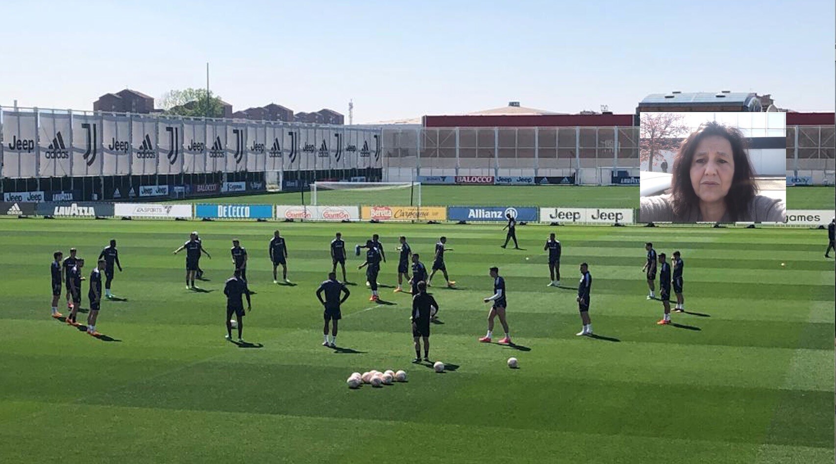 L'allenamento della Juventus: Alex Sandro e De Sciglio ok