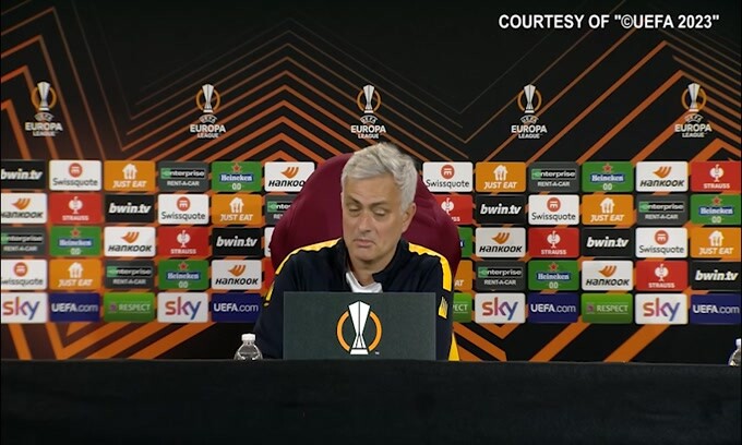 Mourinho: "Dybala? Sarà valutato domani mattina"