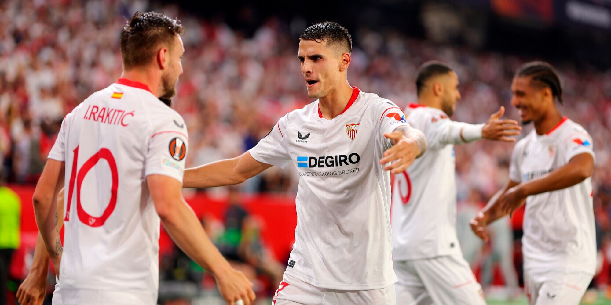 United umiliato: impresa Siviglia. Dybala salva la Roma, Mou in semifinale