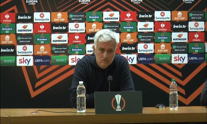Mourinho sul futuro: "Sono felice a Roma"