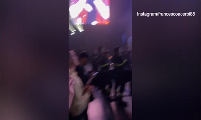 Inter, serata alternativa per Acerbi: il video al concerto di Max Pezzali