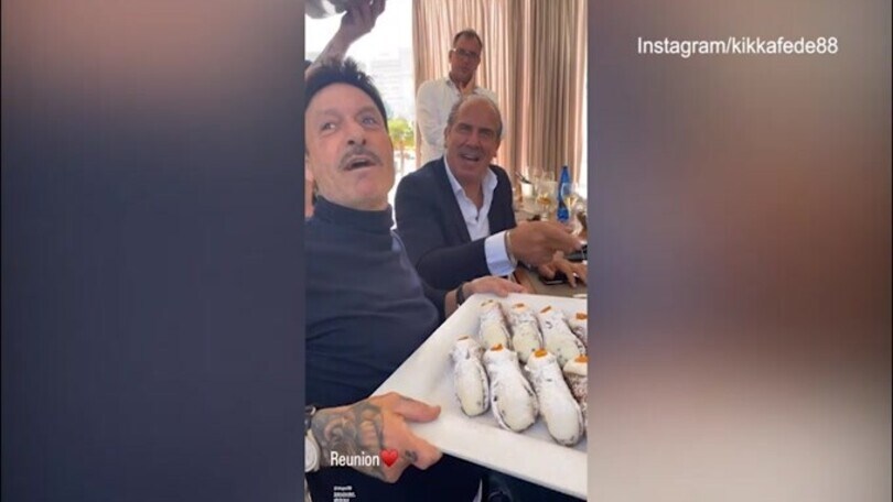 Rimpatriata del cast di Pechino Express, Schillaci porta ancora i cannoli!