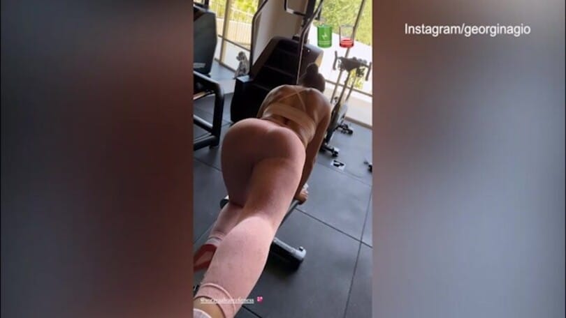 Georgina super hot: l'allenamento in palestra manda il web in tilt!