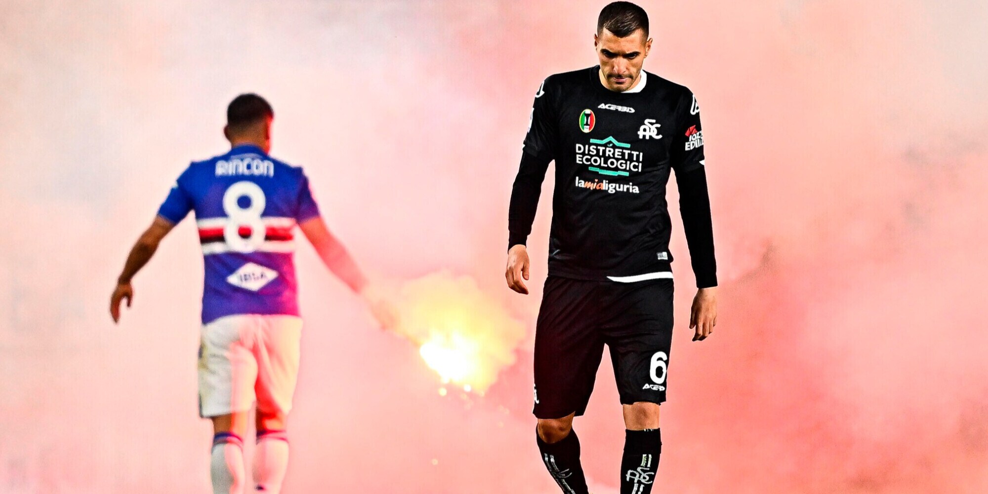 Sampdoria-Spezia 1-1: cori e striscioni contro Ferrero, fumogeni in campo