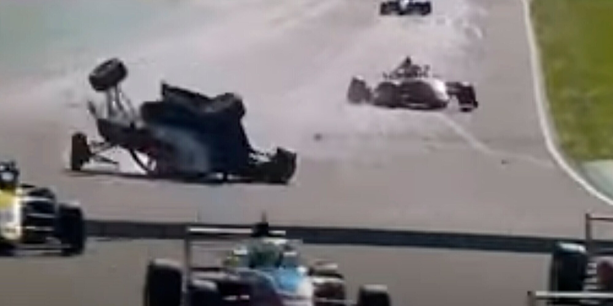 F4 Imola, spaventoso incidente: Frassineti tampona Ugochukwu e si ribalta