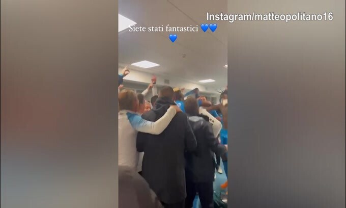 Napoli, negli spogliatoi parte la festa: "Vinceremo il tricolor..."