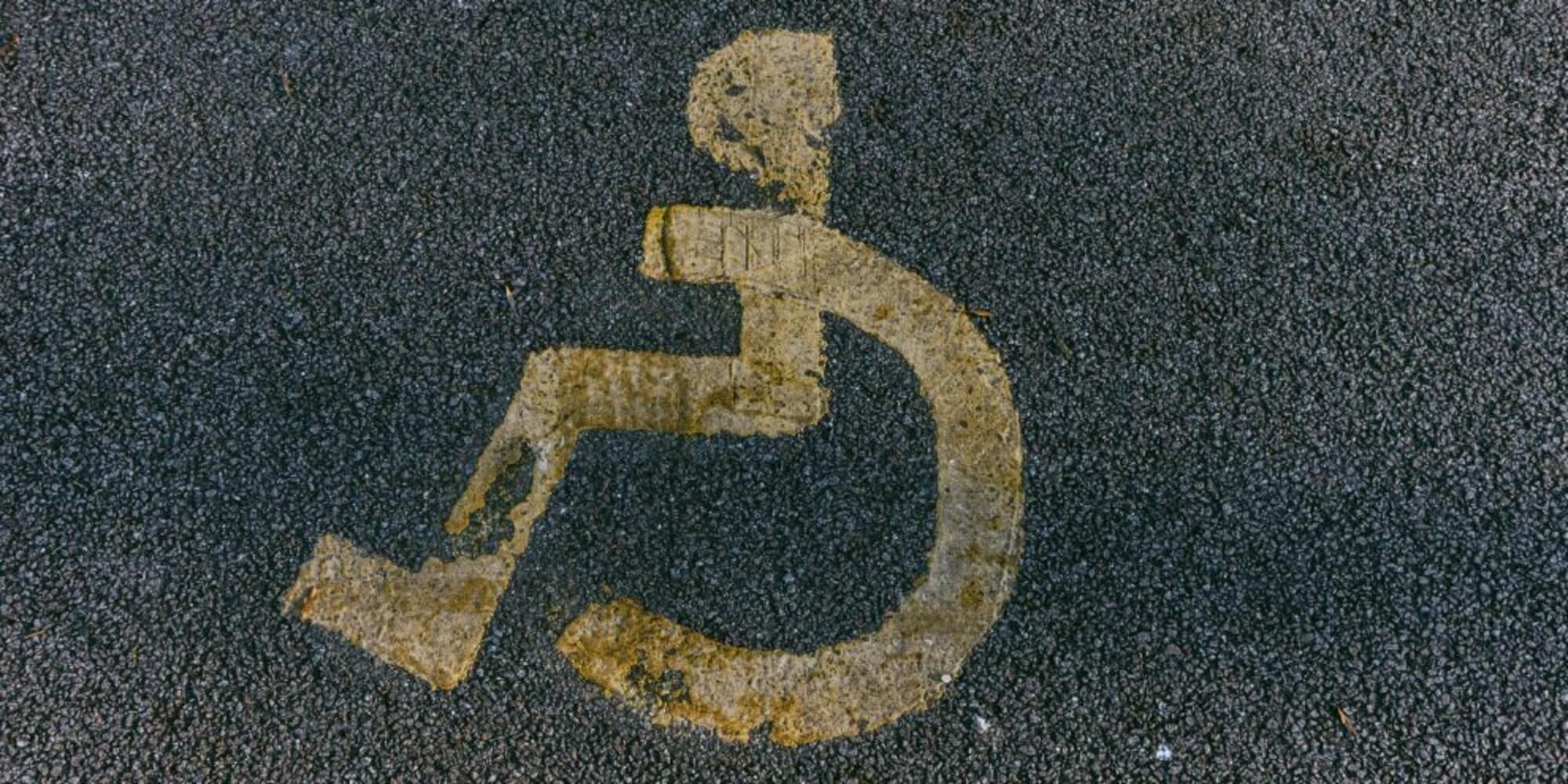 Denuncia smarrimento pass auto per disabili, ma è un inganno: denunciato