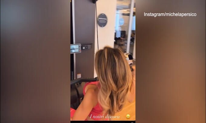 Lady Rugani sfoggia il completino fucsia: il video in palestra