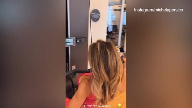 Lady Rugani sfoggia il completino fucsia: il video in palestra