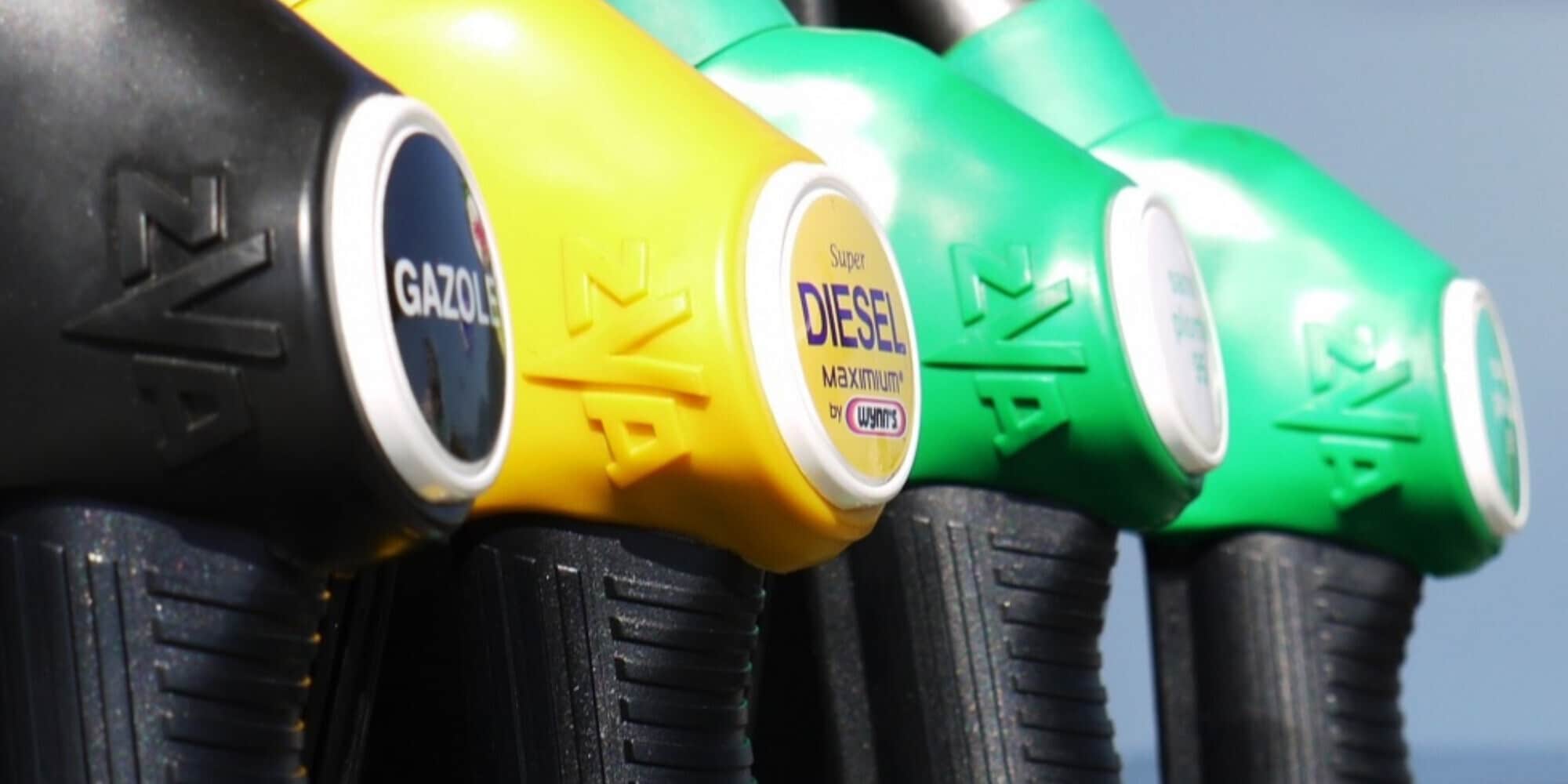 Prezzi benzina e Diesel in diminuzione: gli aggiornamenti su self e servito