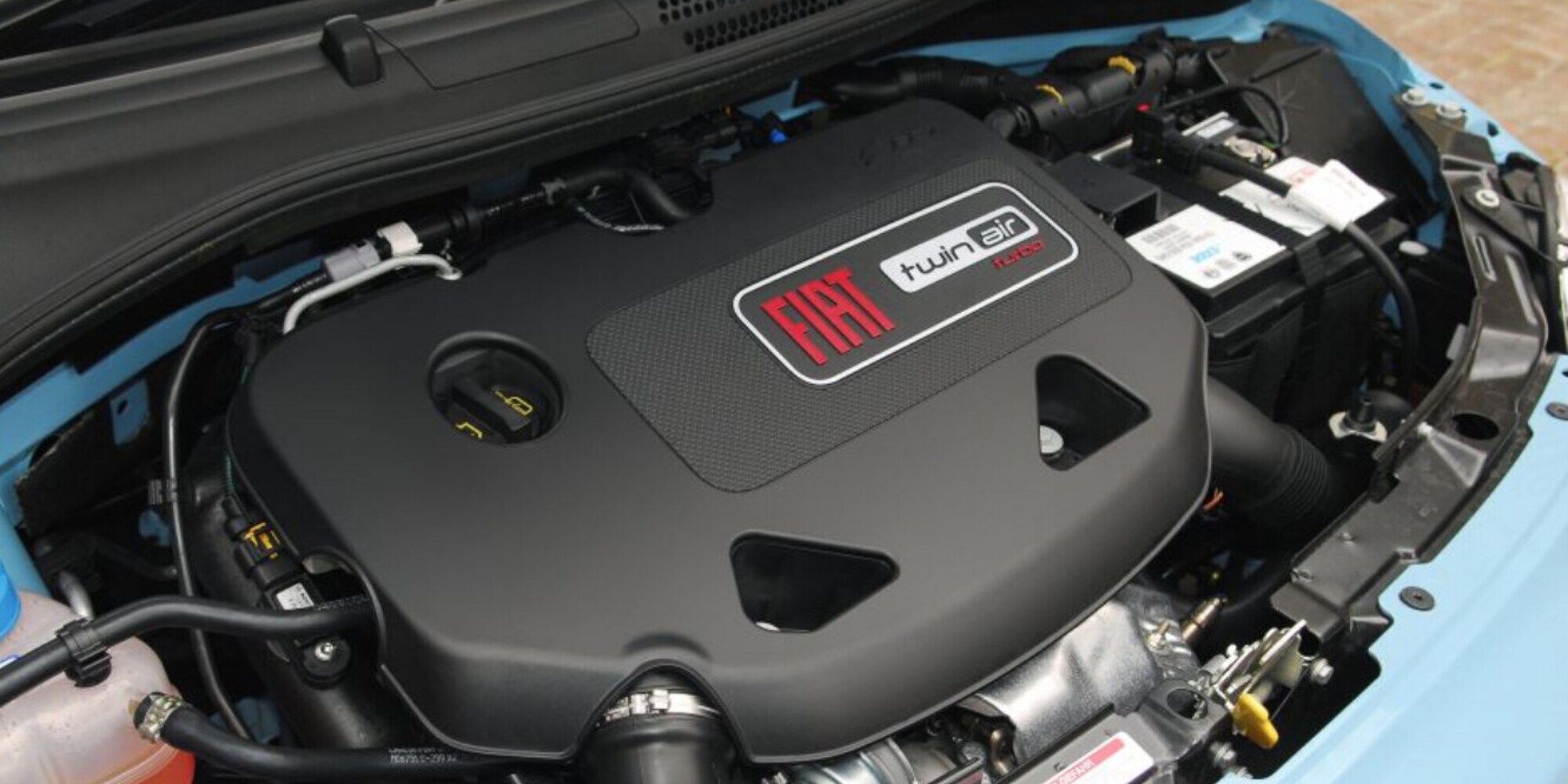 E-fuel, Stellantis al lavoro sui carburanti sintetici per tagliare la CO2