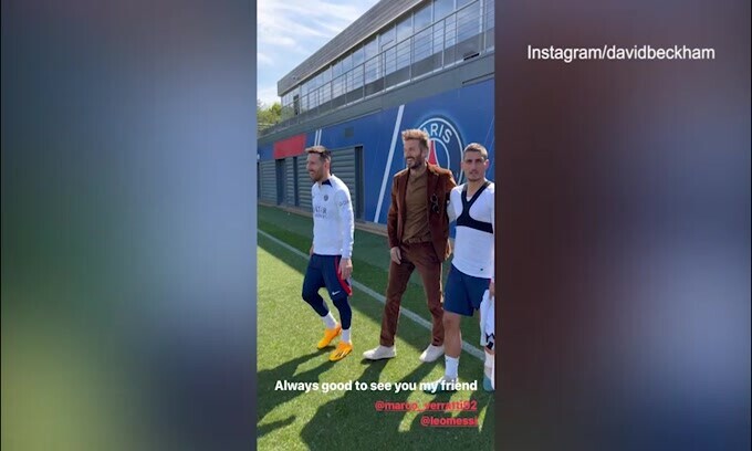 Beckham torna a Parigi: ecco l'accoglienza di amici ed ex-compagni