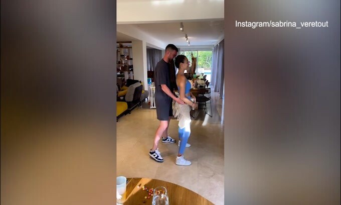 Veretout impara la bachata: lezioni di ballo con la moglie