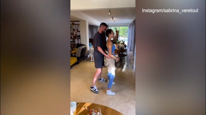 Veretout impara la bachata: lezioni di ballo con la moglie