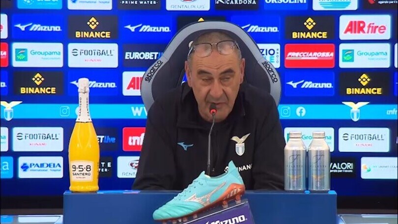 Sarri non si fida dell'Inter: "Sta facendo benissimo nelle coppe"
