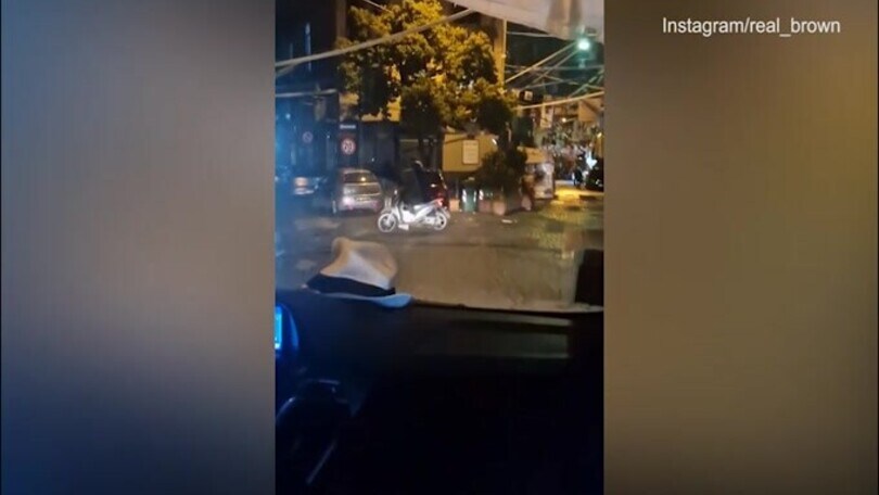 Emma Marrone cuore azzurro: il video a Napoli