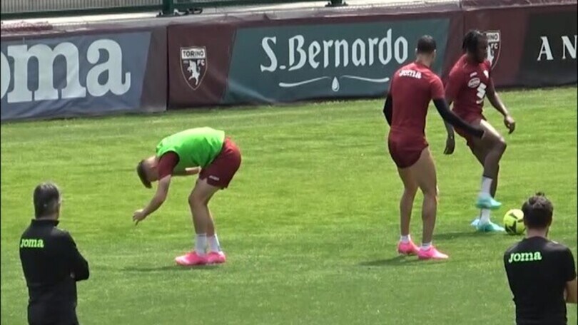 Toro, Pellegri nervoso? Gomitata al compagno in allenamento