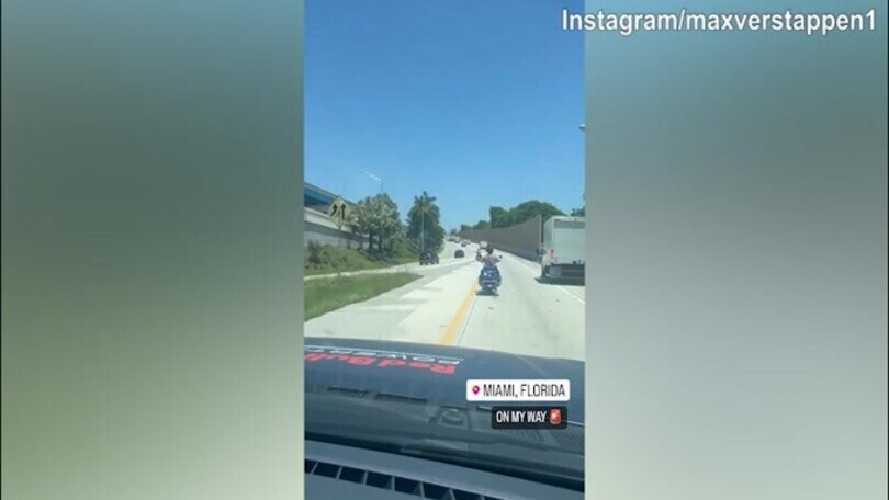 F1, la polizia sulla strada di..Max Verstappen