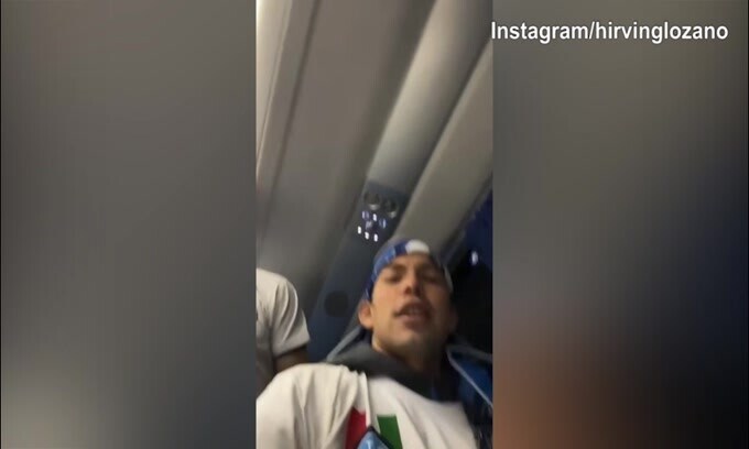 Napoli, è Lozano show sul pullman