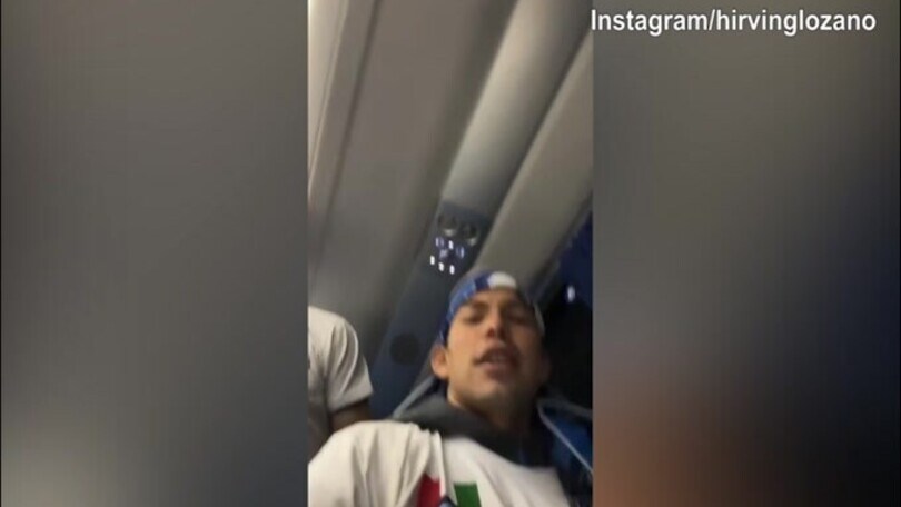 Napoli, è Lozano show sul pullman