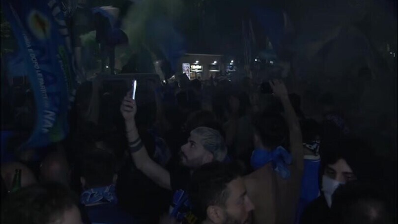 Napoli, la nottata è lunga: la festa prosegue