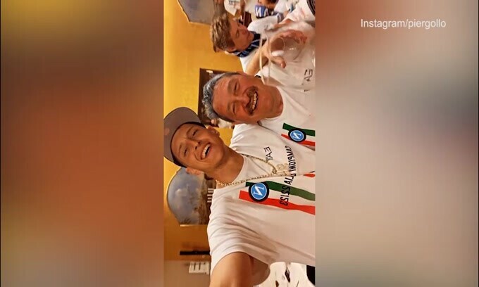 Festa Scudetto Napoli, in albergo la squadra canta 'Napule è'