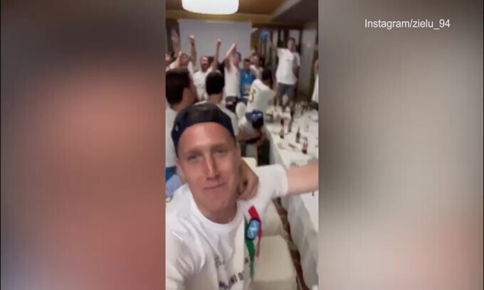 Festa Napoli, Zielinski in estasi con la squadra: "Vesuvio erutta!"