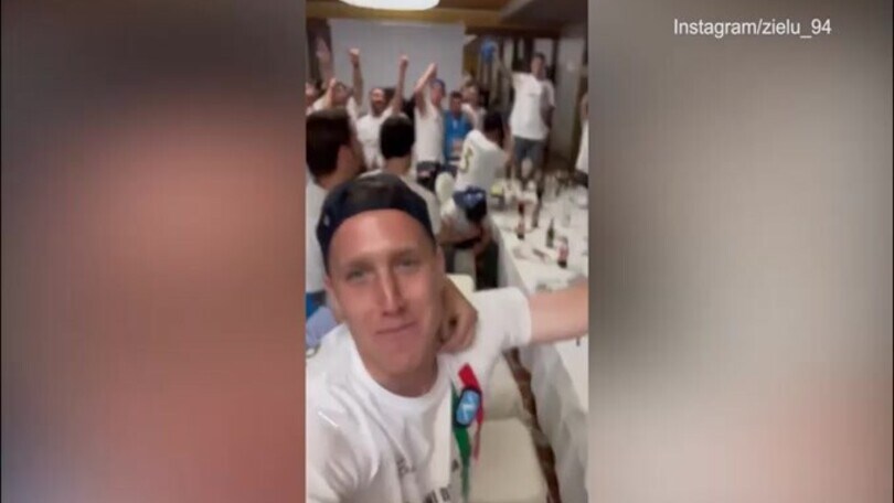 Festa Napoli, Zielinski in estasi con la squadra: "Vesuvio erutta!"